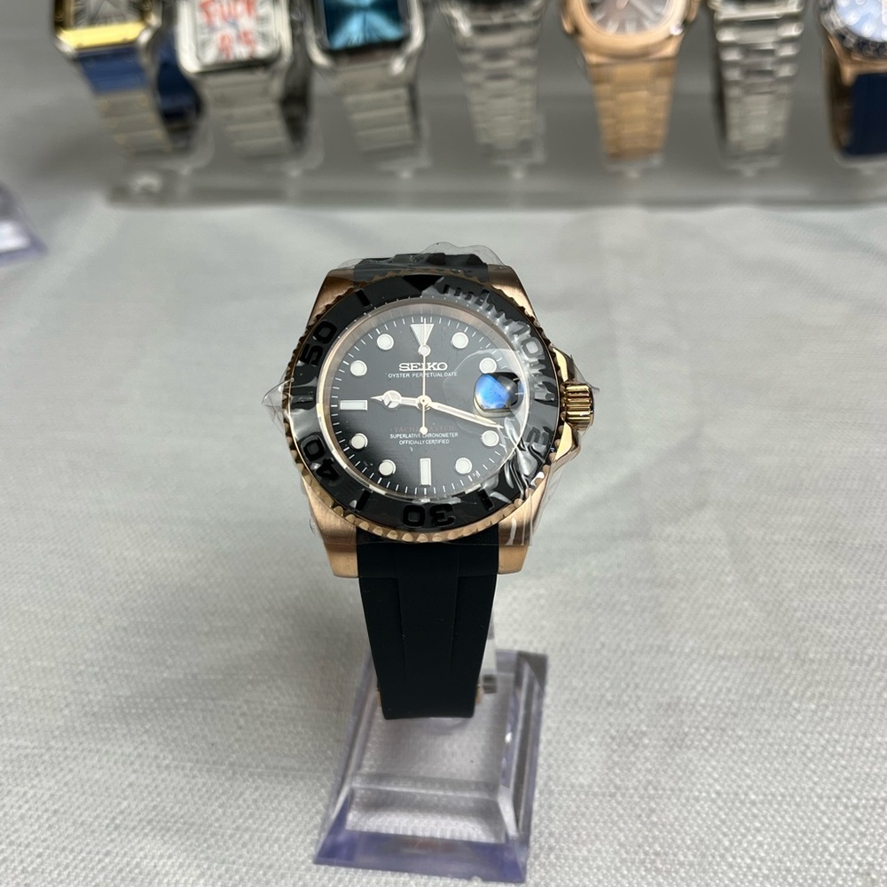 NH35 Automatic Date Watch Rose Gold Black Dial Rubber Strap Luxury Style